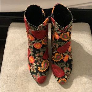Mia Rosebud Floral Ankle Boot 8.5